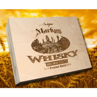 Holzkiste mit Whiskygläsern mit Gravur Beispiel